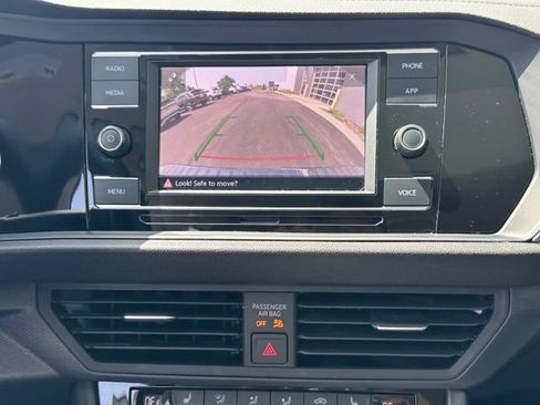 Used 2024 Volkswagen Jetta SE w/ Panoramic Sunroof Package FWD image 36