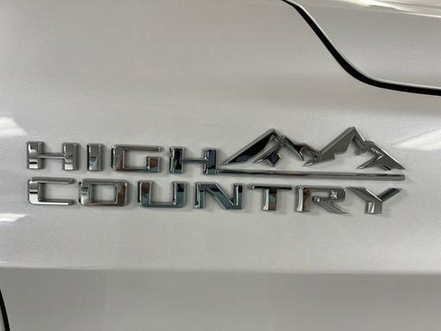 Certified 2025 Chevrolet Tahoe High Country AWD/4WD image 33