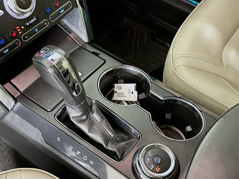 Used 2019 Ford Explorer Platinum image 17