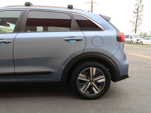 Used 2022 Kia Niro EX Premium image 23