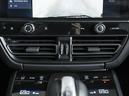 Used 2024 Porsche Macan GTS image 29