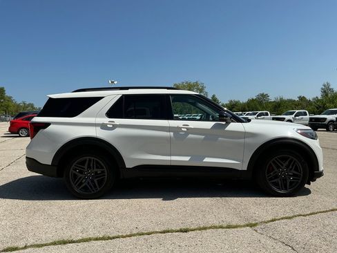 Used 2025 Ford Explorer ST AWD/4WD image 6