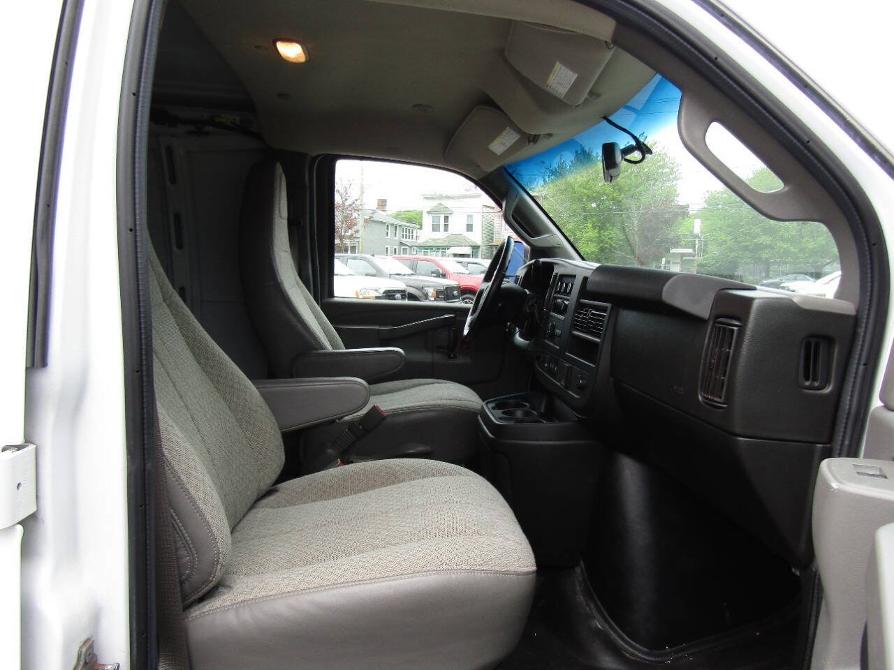 Used 2021 Chevrolet Express 2500 w/ Driver Convenience Package RWD image 19