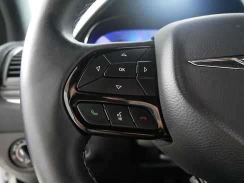 Used 2018 Chrysler 300 S AWD/4WD image 27