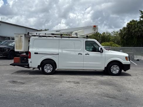 Used 2020 Nissan NV 3500 SV RWD image 2
