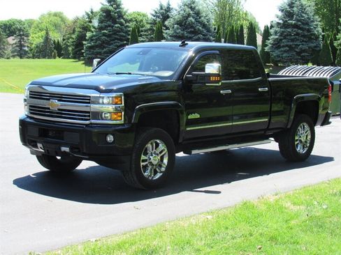 Used 2015 Chevrolet Silverado 2500 High Country w/ Duramax Plus Package AWD/4WD image 3