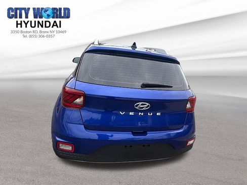 Used 2022 Hyundai Venue Limited w/ Cargo Package FWD image 4