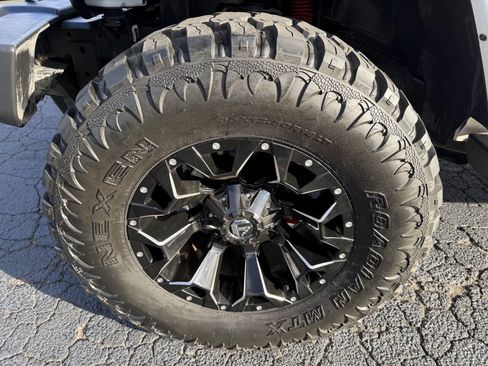 Used 2017 Jeep Wrangler Unlimited Sahara w/ Connectivity Group image 24