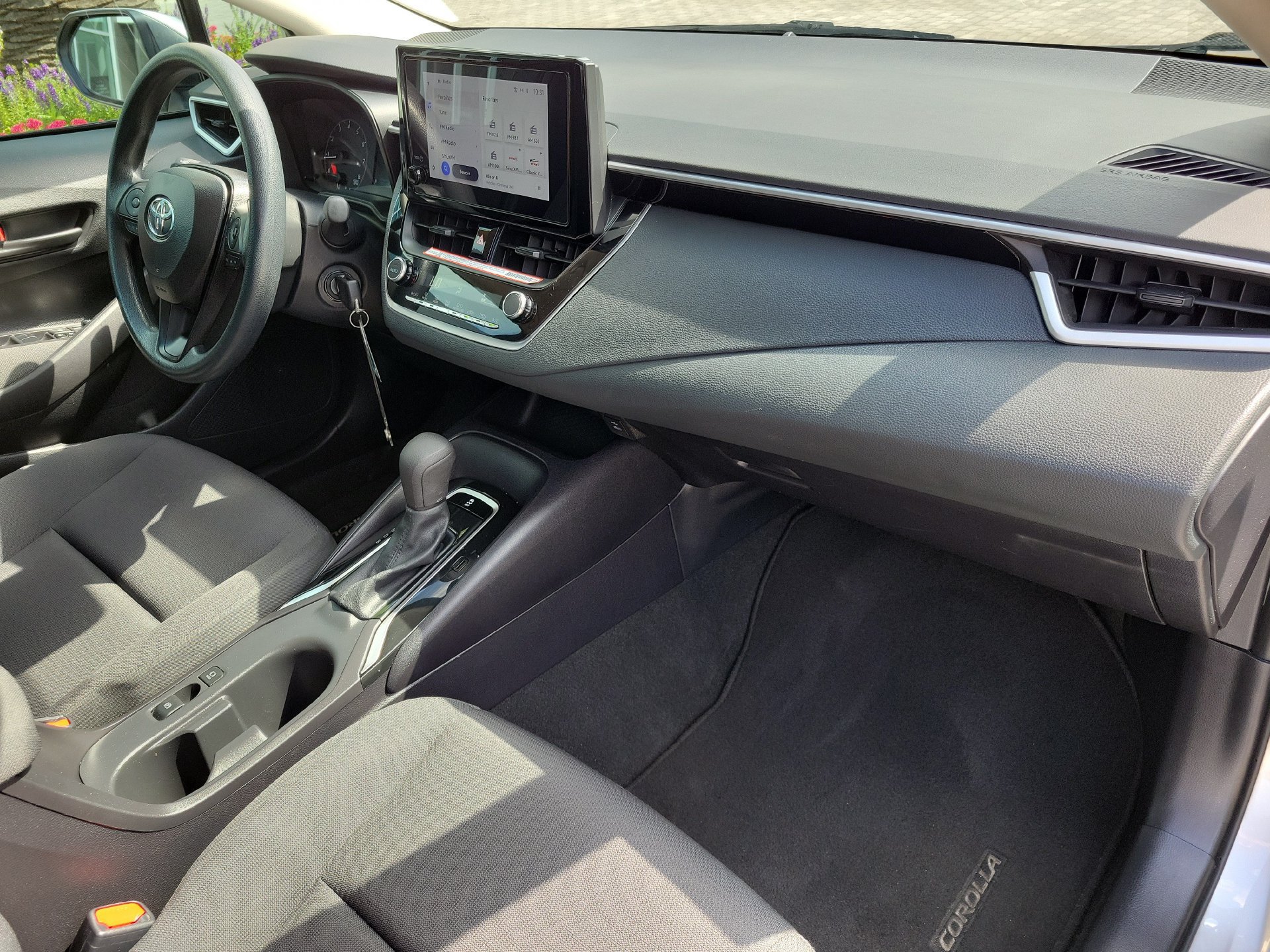 Used 2025 Toyota Corolla LE FWD image 3