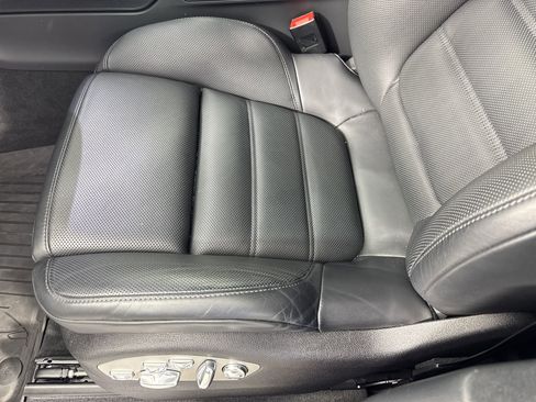 Certified 2025 Porsche Macan S image 14