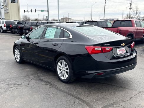Used 2017 Chevrolet Malibu LT image 9
