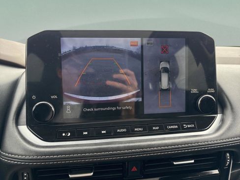 Used 2022 Nissan Rogue SL w/ SL Premium Package image 17