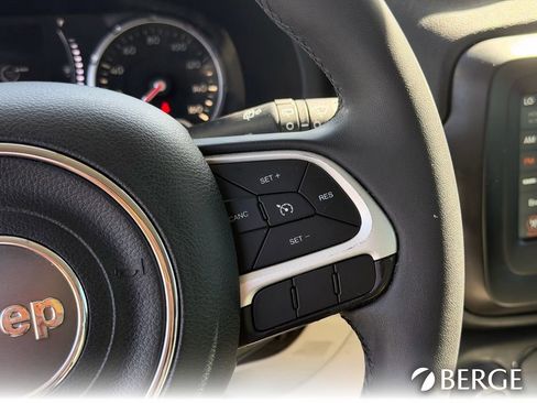 Used 2020 Jeep Renegade Latitude FWD image 15