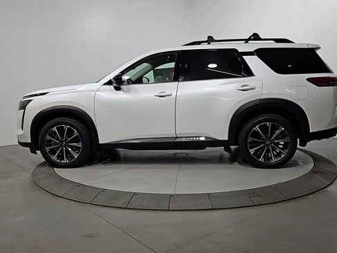 New 2026 Nissan Pathfinder Platinum image 2