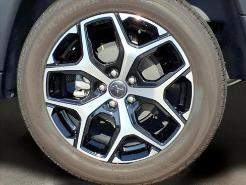 Used 2025 Jeep Compass Limited image 11