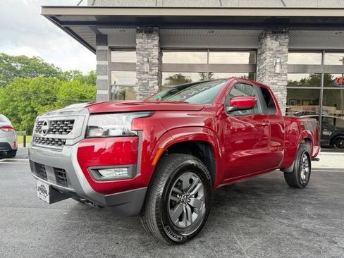 Used 2025 Nissan Frontier SV w/ SV Convenience Package AWD/4WD image 3