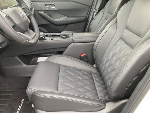 New 2026 Nissan Rogue Platinum w/ Tech Package image 23