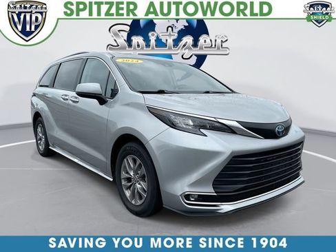 Used 2024 Toyota Sienna XLE FWD image 1