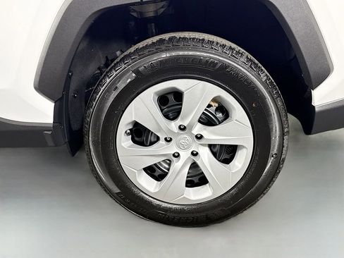 Certified 2025 Toyota RAV4 LE AWD/4WD image 33