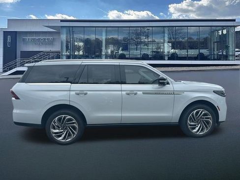 New 2026 Lincoln Navigator Reserve AWD/4WD image 9