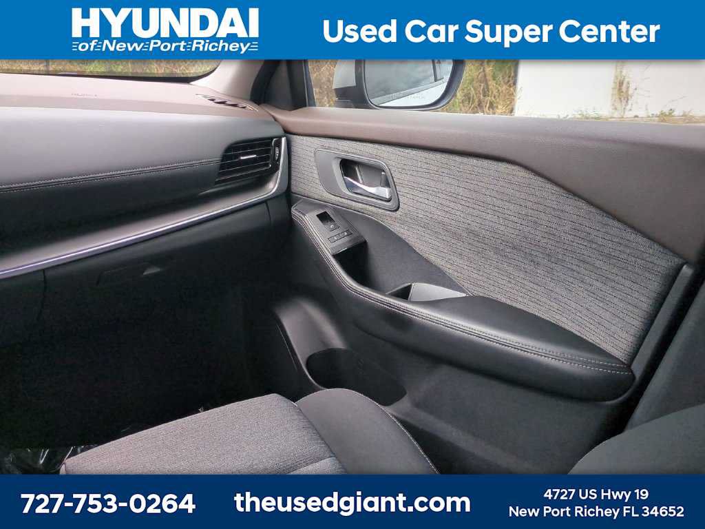 Used 2022 Nissan Rogue SV FWD image 18