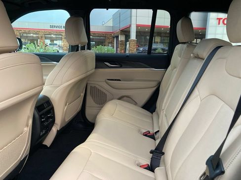 Used 2025 Jeep Grand Cherokee Limited w/ Luxury Tech Group II RWD image 11