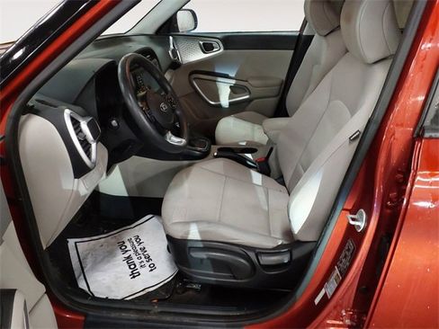 Used 2020 Kia Soul LX image 9