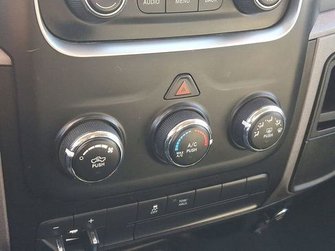 Used 2014 RAM 2500 Tradesman w/ Chrome Appearance Group image 16