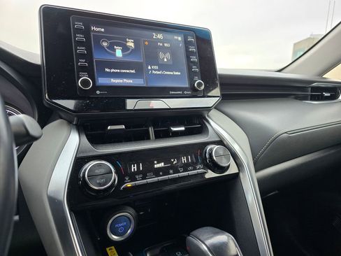 Used 2022 Toyota Venza LE image 28