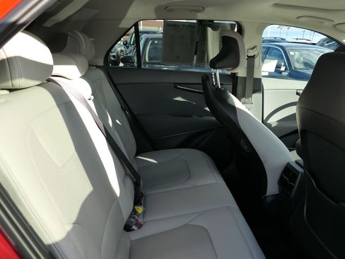 Used 2025 Kia Niro EX Touring image 22