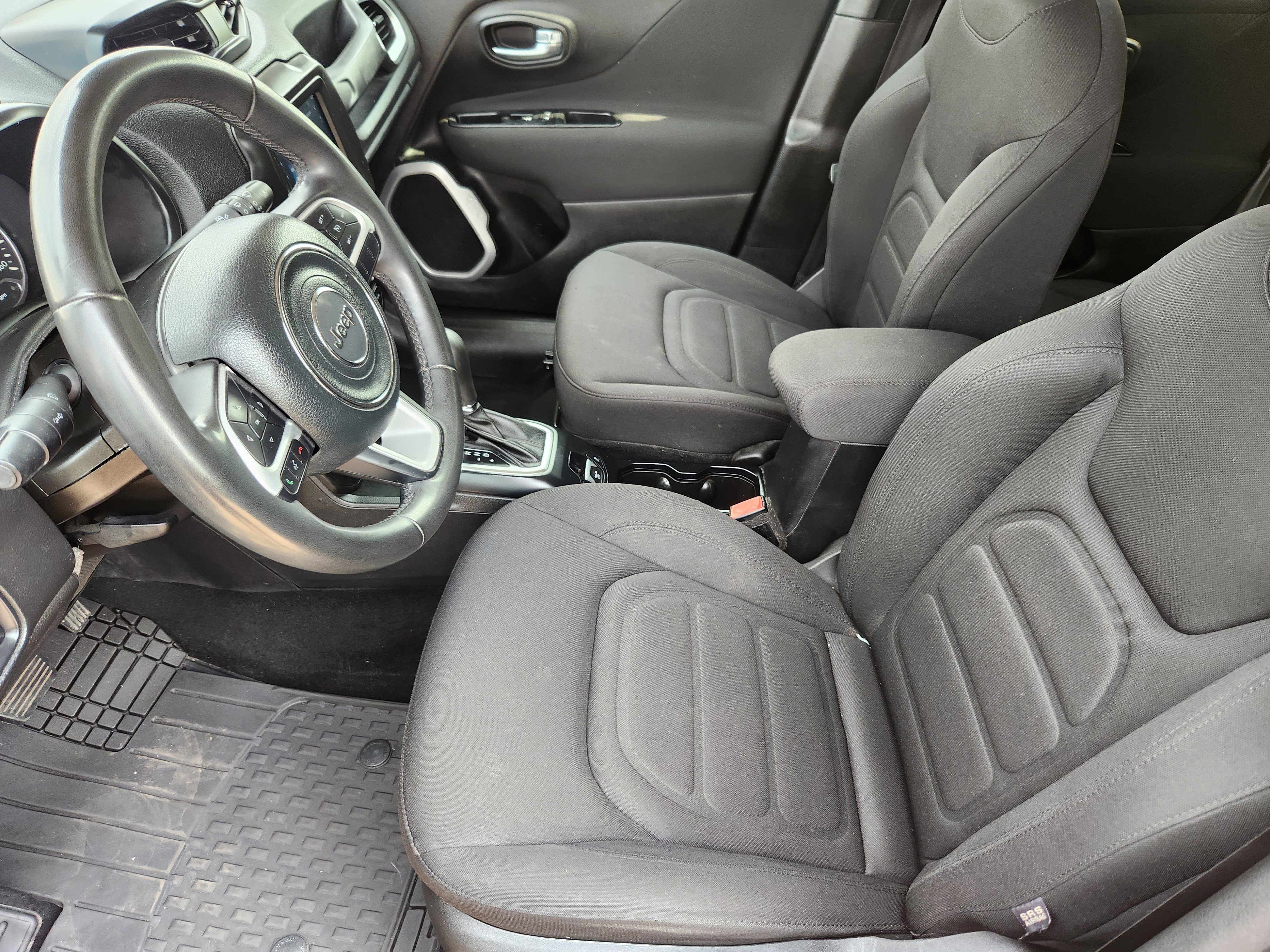 Used 2018 Jeep Renegade Latitude AWD/4WD image 9