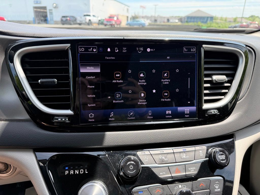 Used 2024 Chrysler Pacifica Touring-L FWD image 30