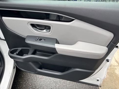 Used 2025 Honda Pilot Touring image 17