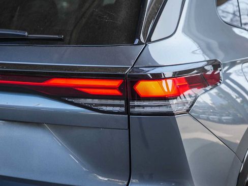 New 2026 Volkswagen Tiguan SE R-Line FWD image 9