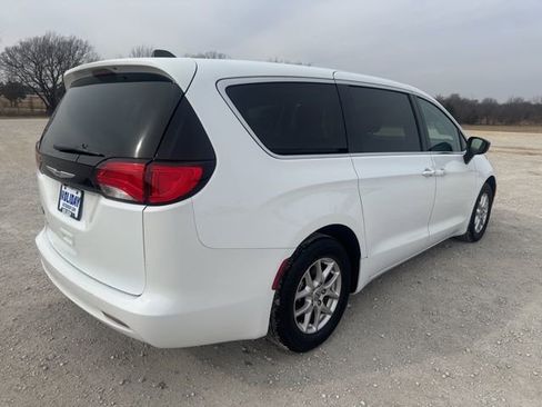 Used 2024 Chrysler Voyager LX FWD image 7