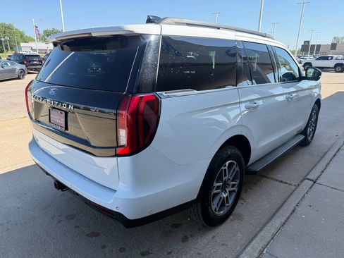 Used 2025 Ford Expedition Active image 6