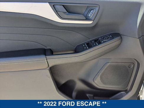 Used 2022 Ford Escape SE FWD image 10