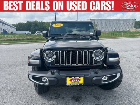 Used 2025 Jeep Wrangler Unlimited Sahara AWD/4WD image 9