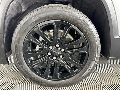 Used 2023 GMC Acadia SLT w/ Elevation Edition FWD image 36