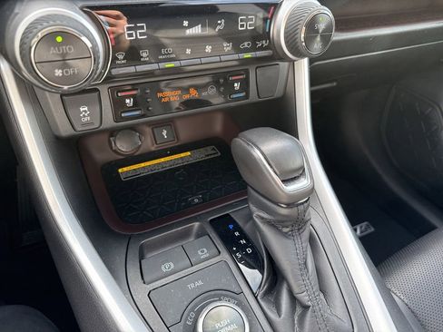 Used 2020 Toyota RAV4 Limited image 22