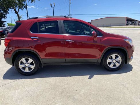 Used 2019 Chevrolet Trax LT w/ Driver Confidence Package FWD image 9