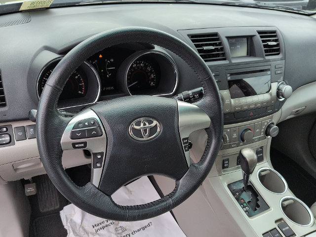 Used 2012 Toyota Highlander SE w/ Tow Pkg AWD/4WD image 13