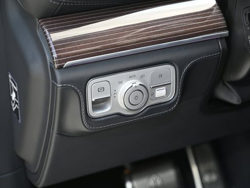 Used 2023 Mercedes-Benz Maybach GLS 600 4MATIC image 21