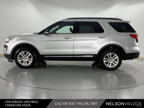 Used 2018 Ford Explorer XLT w/ Equipment Group 202A AWD/4WD image 9