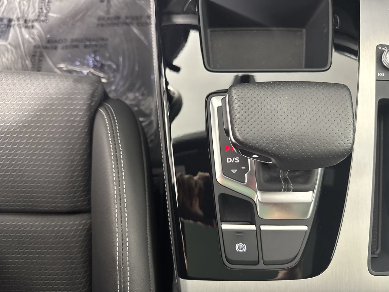 Used 2023 Audi Q5 e Premium Plus w/ Premium Plus Package AWD/4WD image 23
