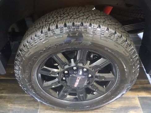 Used 2025 GMC Sierra 2500 AT4 image 44