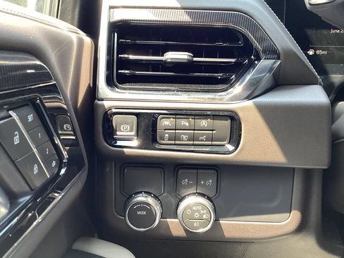 New 2026 GMC Yukon XL Elevation w/ LPO, Elevation Black Package RWD image 31