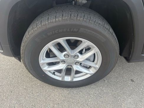 Certified 2025 Jeep Grand Cherokee L Laredo image 33