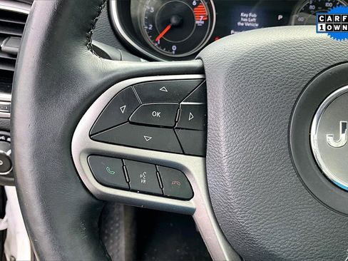 Used 2019 Jeep Cherokee Limited image 16