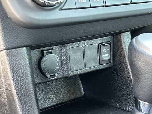 Used 2016 Toyota Corolla LE FWD image 27